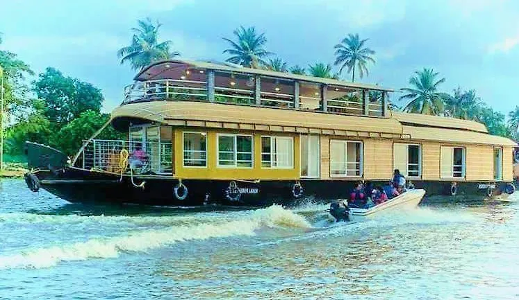 Blueberry Houseboat Hotel Alappuzha