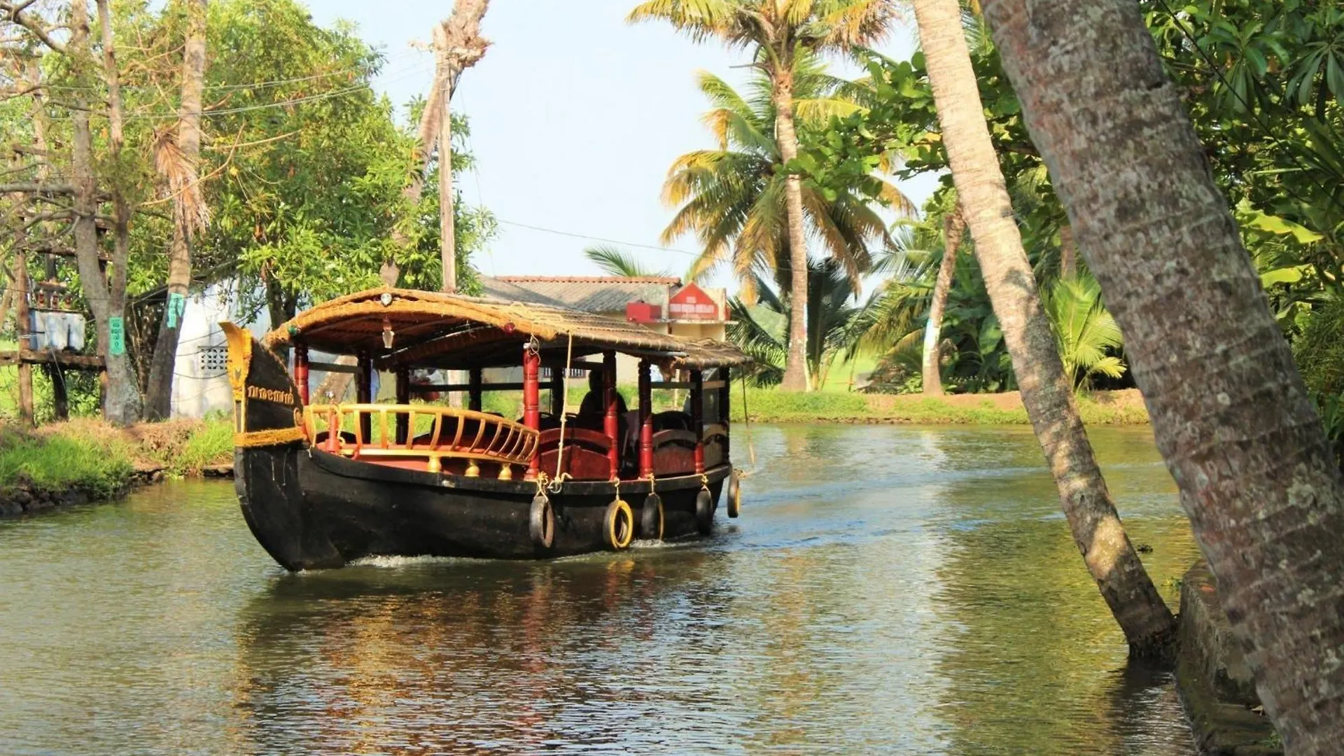 Botel Blueberry Houseboat Hotel Alappuzha